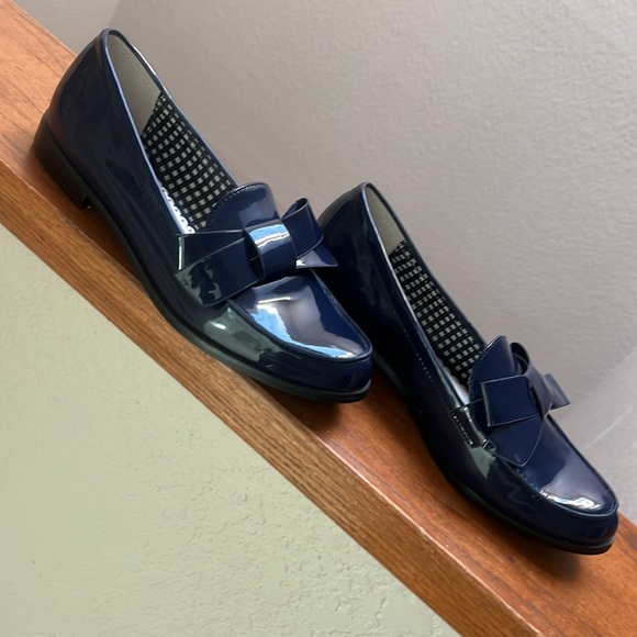 NEW | 1901 Navy Patent Leather Loafers with Bows 🎀🎀 - Picture 13 of 14